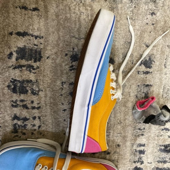 Vans - Picture 3 of 4